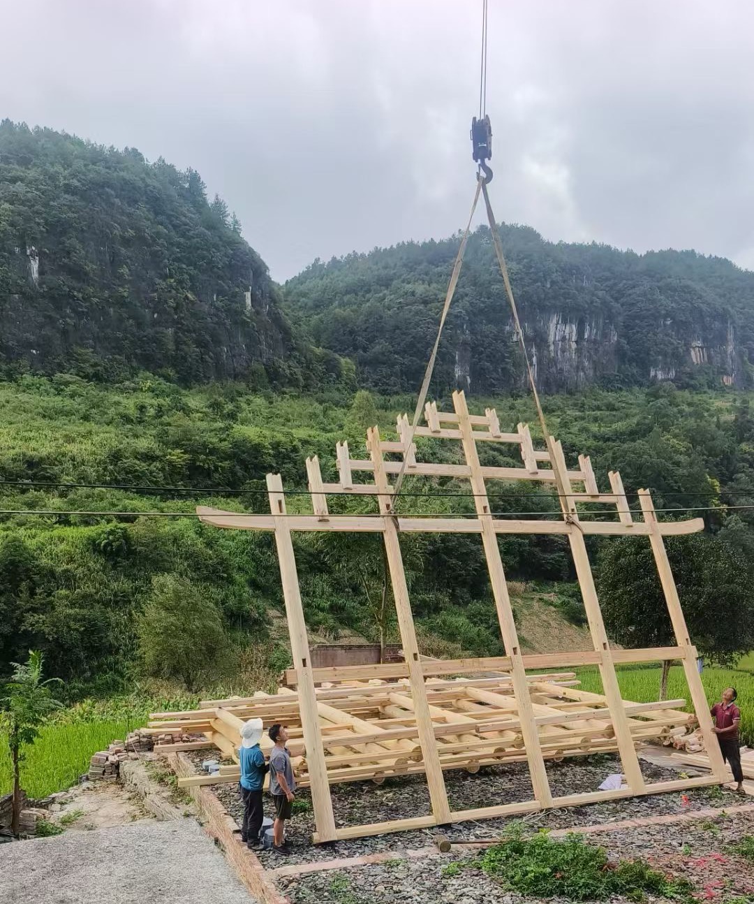六合区汽车吊出租公司怎么保证发动机散热问题
